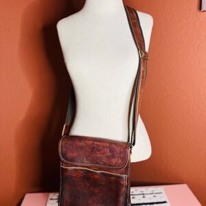 Men's Distressed Brown Leather Messenger Bag with Adjustable Strap